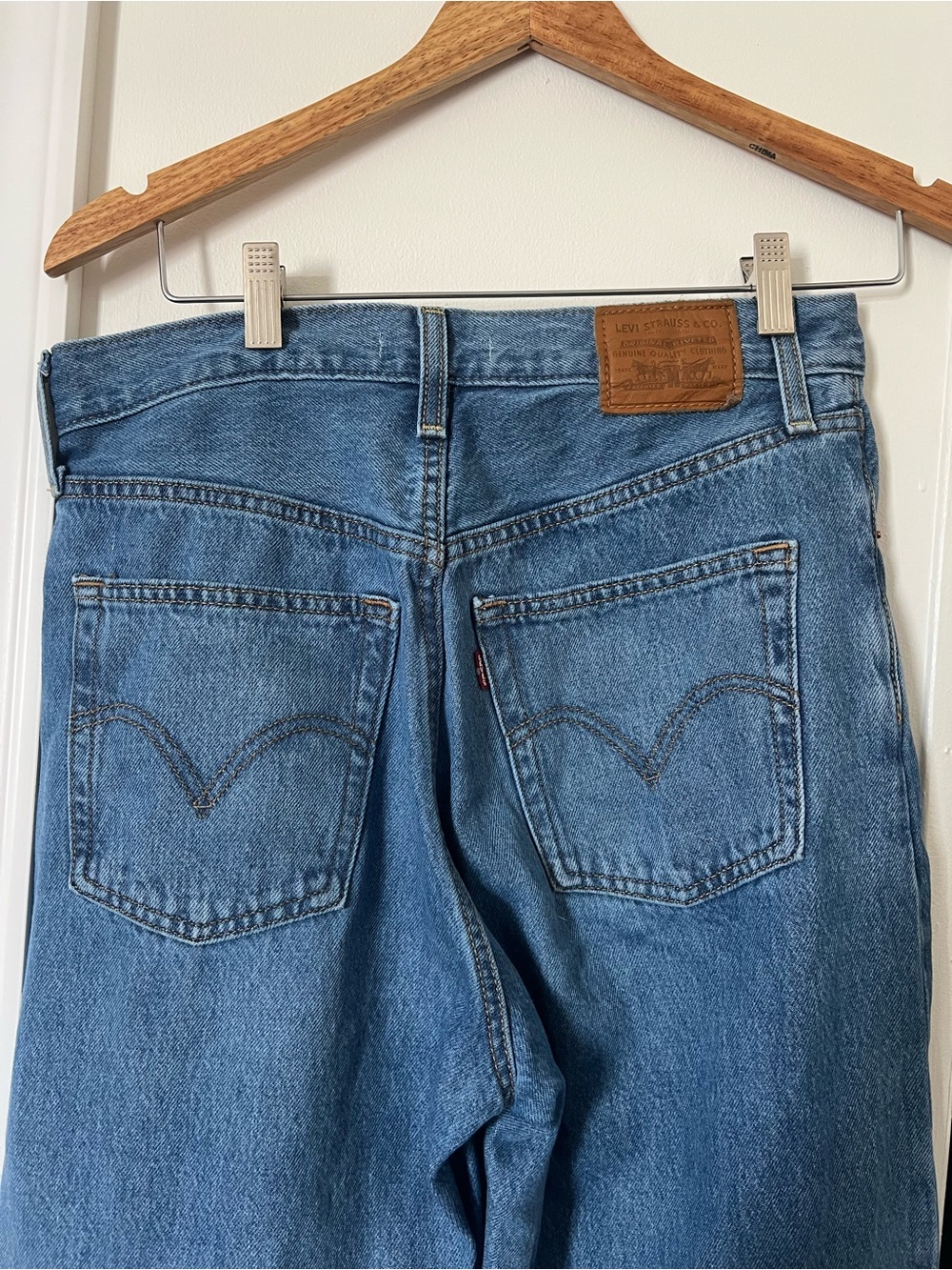 Levi’s Premium Ribcage Wide Leg Jeans Size 28 Medium Wash High Rise Denim - Picture 6 of 8
